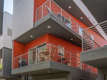 2222 1/2 Strata