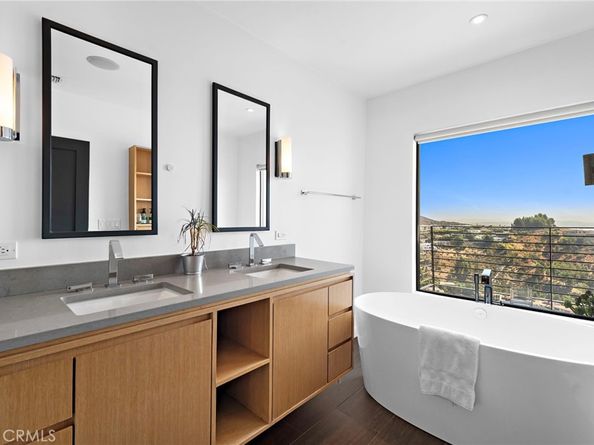 8179 Mannix Drive, Los Angeles CA 90046