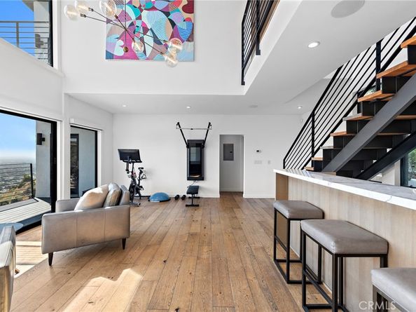 8179 Mannix Drive, Los Angeles CA 90046