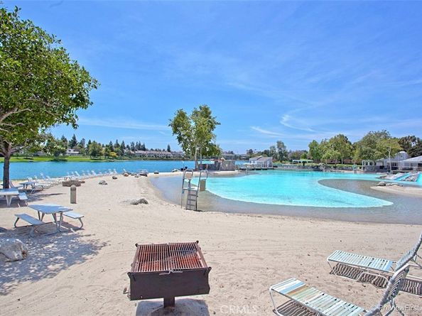 16 E Yale Loop 28, Irvine CA 92604