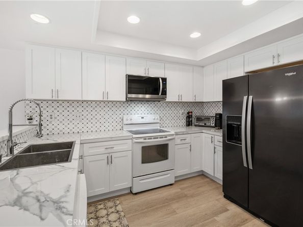 16 E Yale Loop 28, Irvine CA 92604