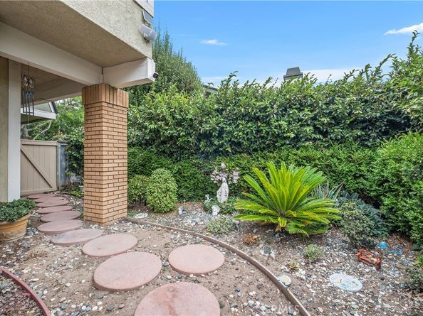 16 E Yale Loop 28, Irvine CA 92604