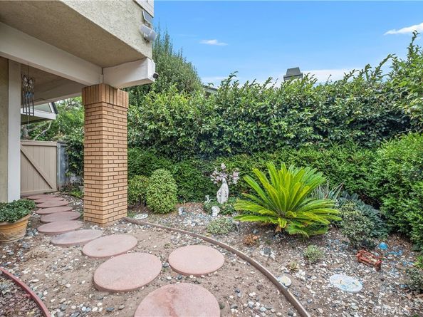 16 E Yale Loop 28, Irvine CA 92604