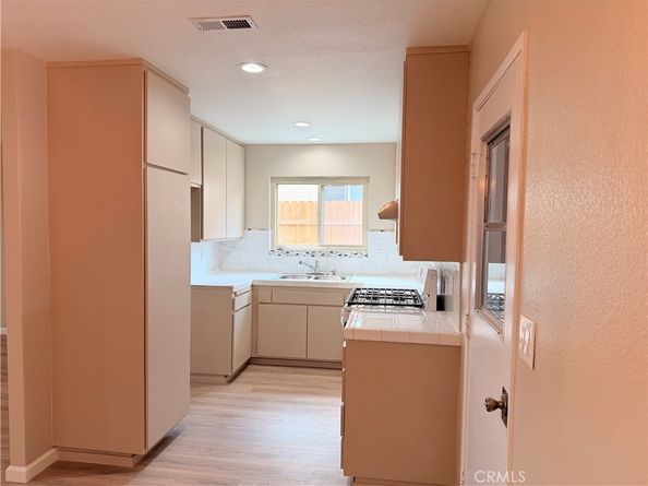 648 Flora, Oceanside CA 92057