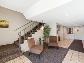 11127 La Maida 9, North Hollywood CA 91601