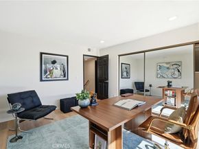 11127 La Maida 9, North Hollywood CA 91601