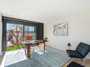 11127 La Maida 9, North Hollywood CA 91601