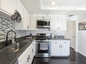 11127 La Maida 9, North Hollywood CA 91601