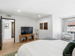 11127 La Maida 9, North Hollywood CA 91601