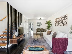 11127 La Maida 9, North Hollywood CA 91601