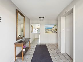 11127 La Maida 9, North Hollywood CA 91601