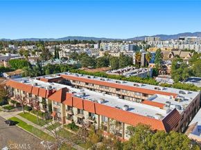 11127 La Maida 9, North Hollywood CA 91601