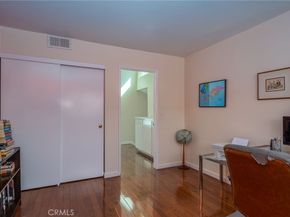 18319 Collins, Tarzana CA 91356