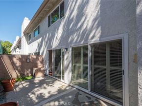 18319 Collins, Tarzana CA 91356