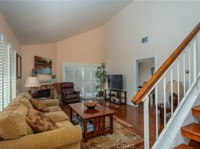 18319 Collins, Tarzana CA 91356