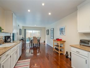 18319 Collins, Tarzana CA 91356