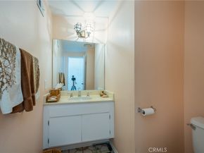 18319 Collins, Tarzana CA 91356