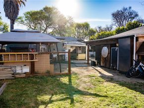 6941 Newcastle, Reseda CA 91335