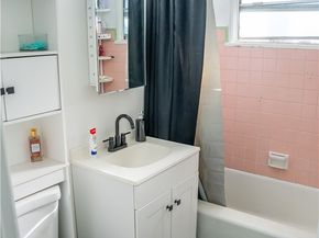 6941 Newcastle, Reseda CA 91335