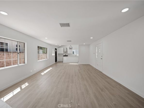 7445 Balcom Avenue, Reseda CA 91335