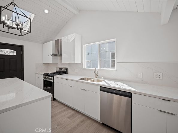 7445 Balcom Avenue, Reseda CA 91335