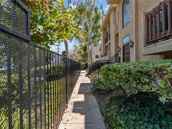 18958 Sherman Way 17, Reseda CA 91335