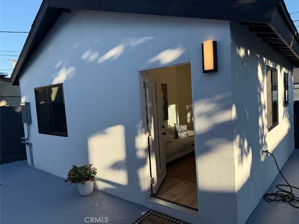 20406 Londelius Street, Winnetka CA 91306