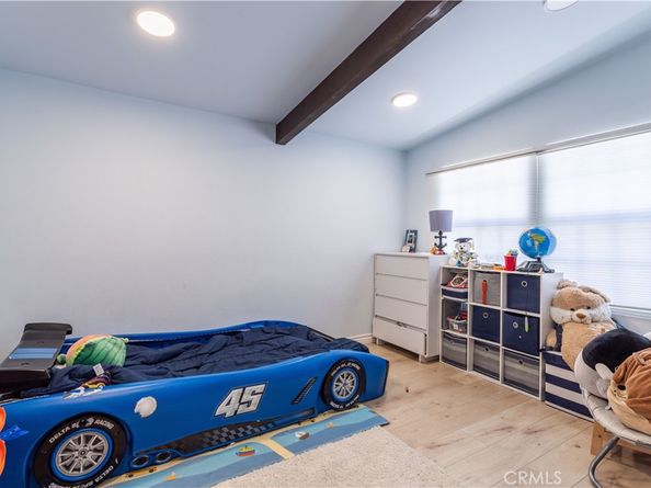 19516 Blythe Street, Reseda CA 91335