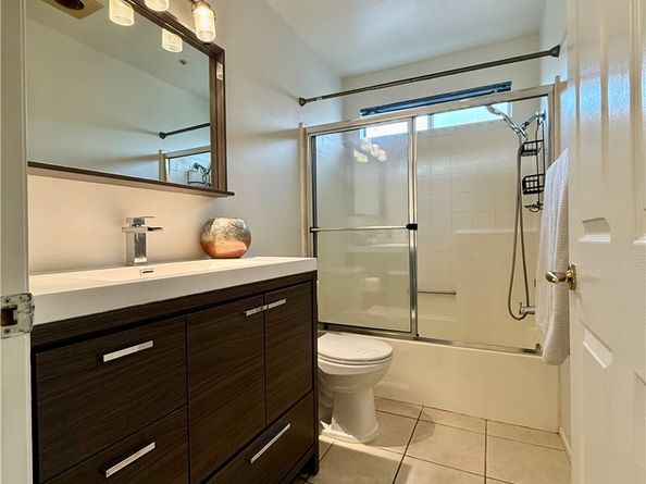 9213 Independence Way, North Hills CA 91343