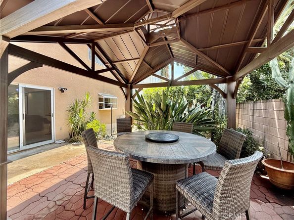 9213 Independence Way, North Hills CA 91343