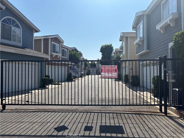 9213 Independence Way, North Hills CA 91343