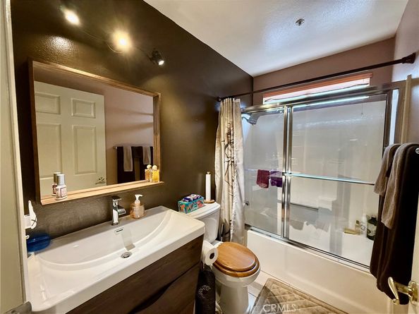 9213 Independence Way, North Hills CA 91343