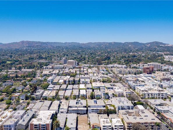 11954 Mayfield Avenue 3, Los Angeles CA 90049