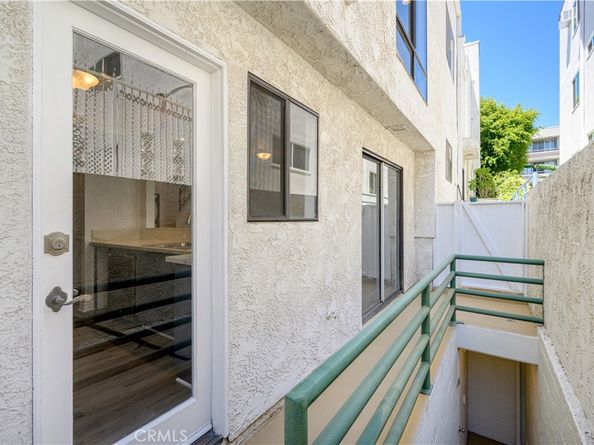 11954 Mayfield Avenue 3, Los Angeles CA 90049