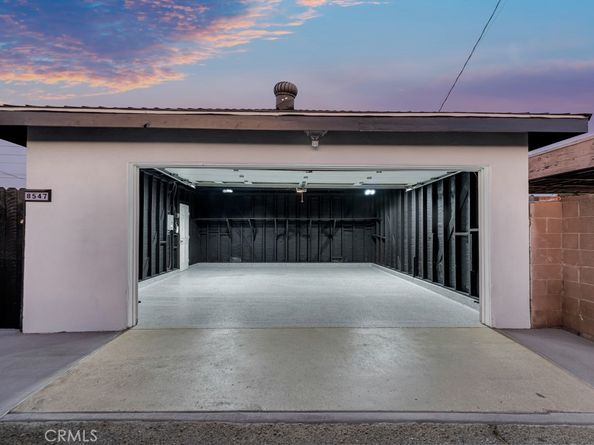 8547 Tampa Avenue, Northridge CA 91324