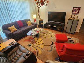 10862 Bloomfield Street 303, Toluca Lake CA 91602