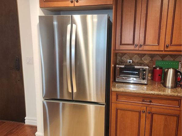 10862 Bloomfield Street 303, Toluca Lake CA 91602