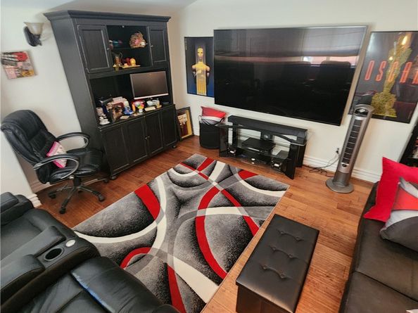 10862 Bloomfield Street 303, Toluca Lake CA 91602