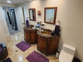 10862 Bloomfield Street 303, Toluca Lake CA 91602