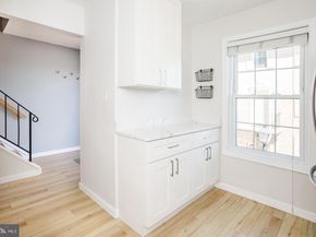 933 S Rolfe Street 2, Arlington VA 22204