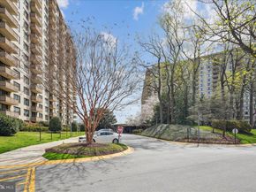 5225 Pooks Hill Road 826N, Bethesda MD 20814