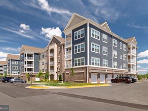 21630 Hawksbill High Circle 202, Sterling VA 20164