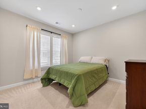 21630 Hawksbill High Circle 202, Sterling VA 20164