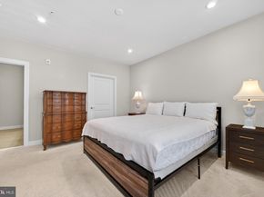 21630 Hawksbill High Circle 202, Sterling VA 20164
