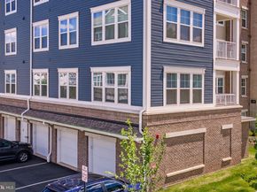 21630 Hawksbill High Circle 202, Sterling VA 20164