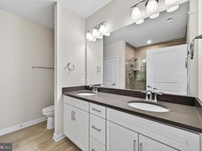 21630 Hawksbill High Circle 202, Sterling VA 20164