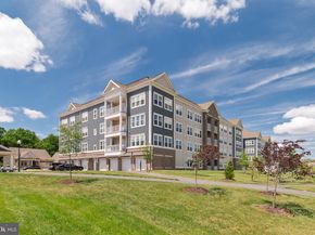 21630 Hawksbill High Circle 202, Sterling VA 20164