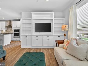 21630 Hawksbill High Circle 202, Sterling VA 20164
