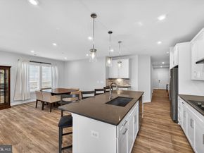21630 Hawksbill High Circle 202, Sterling VA 20164