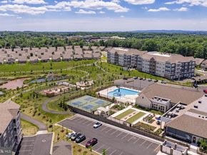 21630 Hawksbill High Circle 202, Sterling VA 20164
